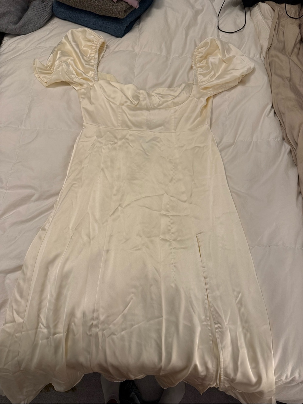 WeWoreWhat Cream Satin Puff-Sleeve Prom Dress
